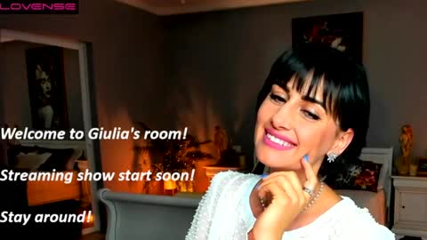 Miss Giulia online show from July 22, 1:01 pm