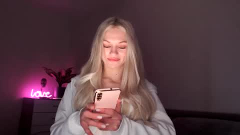 EMMA online show from February 9, 8:22 pm