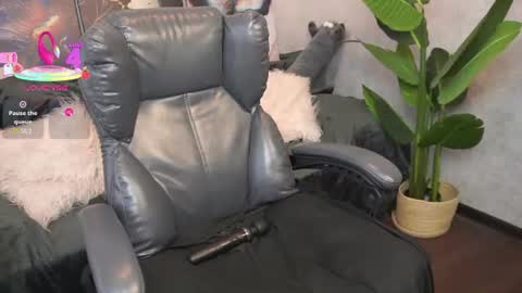 Molly online show from June 24, 10:36 am