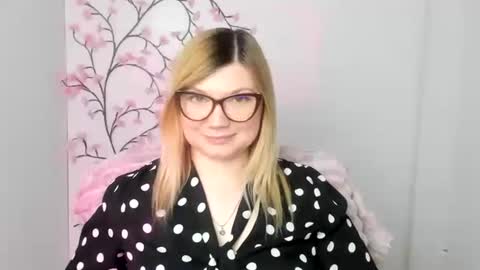 Molly online show from March 25, 2:09 pm