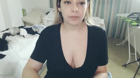 Monse online show from March 25, 8:23 pm