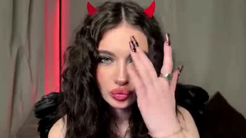 moonfaairy online show from March 7, 6:48 pm