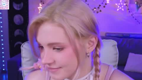 Mia   online show from March 27, 7:25 pm