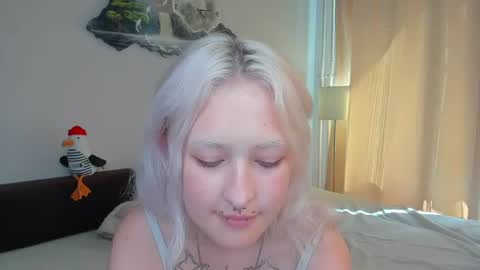 Mia online show from August 7, 12:12 pm