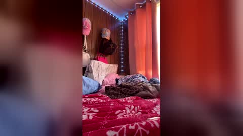 mumnxdor online show from March 28, 6:40 pm