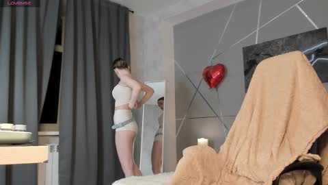 naomi_reiss online show from March 27, 1:07 am