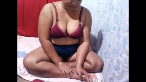 Hannah online show from March 19, 8:57 pm