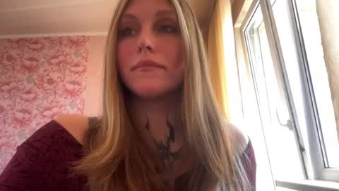 neomimaddern online show from April 6, 8:59 am