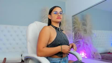 nickky online show from February 15, 1:43 pm