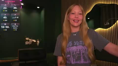 LIana online show from August 1, 9:06 pm