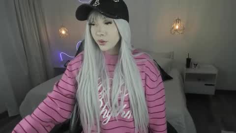 Noah  online show from February 17, 5:51 am