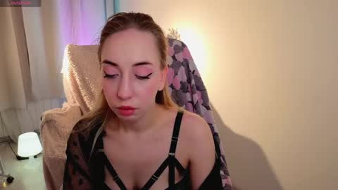 Isabelle online show from April 10, 11:11 pm