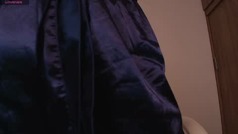 independent model online show from April 22, 11:29 am