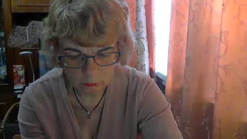 Olivia Mia online show from April 18, 10:29 am