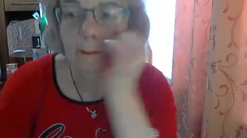 Olivia Mia online show from April 11, 7:56 am