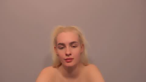 oliviaBeauty online show from March 19, 9:30 pm