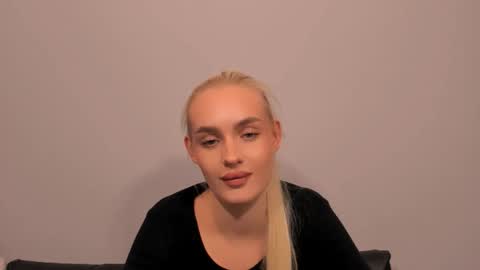 oliviaBeauty online show from February 14, 8:44 pm