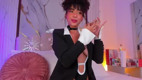 Oshun  online show from December 22, 1:03 pm