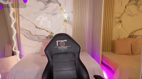 penelope online show from April 5, 2:54 am