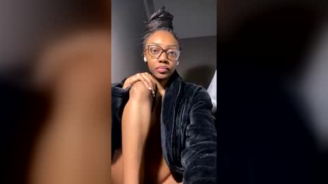petitetingz online show from August 5, 2:23 pm
