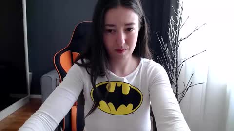 piscesgirl06 online show from April 16, 5:19 am