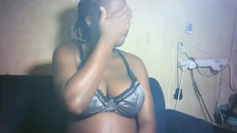 pretty_milan online show from March 5, 8:21 am