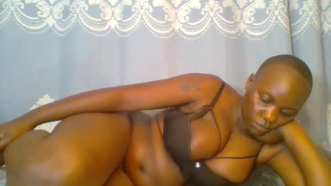 SHANIA online show from April 18, 7:07 pm