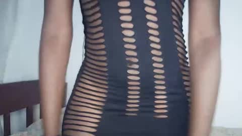 prettyyvee online show from February 19, 10:15 am