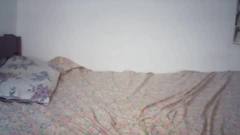 prettyyvee online show from February 20, 8:05 am