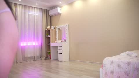 Nelly  INSTA  queenelia  online show from March 15, 11:01 am