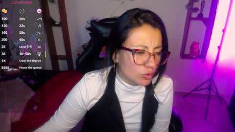 queenrose94 online show from March 4, 4:24 pm