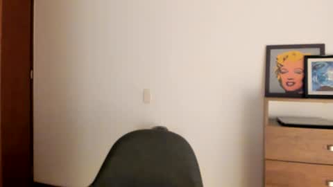 red_flower203 online show from February 12, 7:59 pm