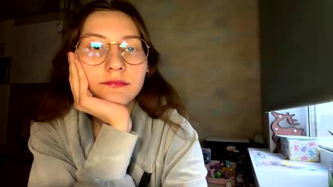 Mia online show from April 6, 3:13 pm