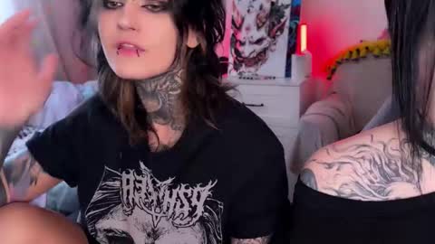   DianaBrite            fansl y online show from March 29, 12:37 pm