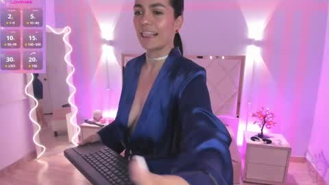 ROSALIN online show from April 16, 11:10 am