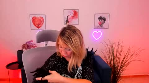 QUEEN online show from December 30, 9:05 am