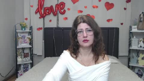 RoseHille online show from April 11, 7:45 am