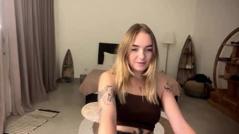 Roxy online show from March 26, 9:49 pm