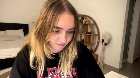 Roxy online show from March 29, 6:18 pm