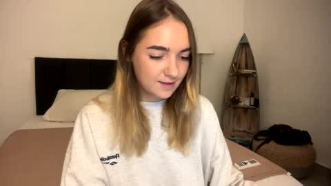 Roxy online show from April 2, 1:41 pm