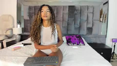 salem_smith_ online show from March 24, 11:59 am