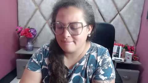 sara_thonson_ online show from March 4, 3:24 am