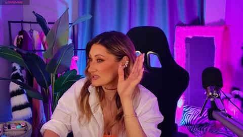 Divine Sarah NONUDE model online show from April 6, 3:57 pm