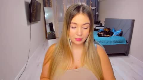 Sarah online show from February 25, 3:32 pm