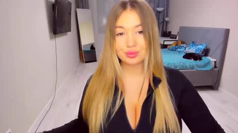 Sarah online show from February 22, 4:08 pm