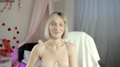 Your Selena 3 online show from March 18, 3:00 am