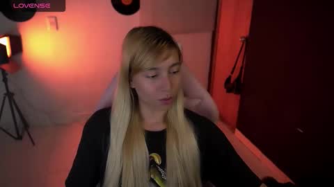 I AM JENN  online show from April 17, 4:14 am