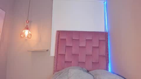 scarlet_vixen_ online show from March 31, 1:00 pm