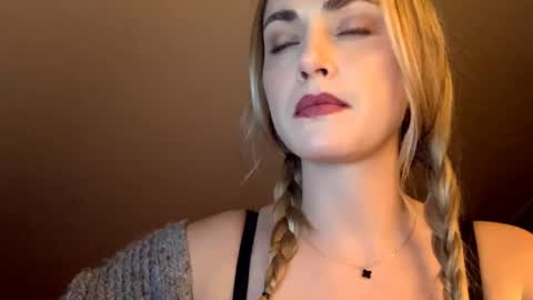 ScarlettxBlonde online show from April 16, 9:39 pm