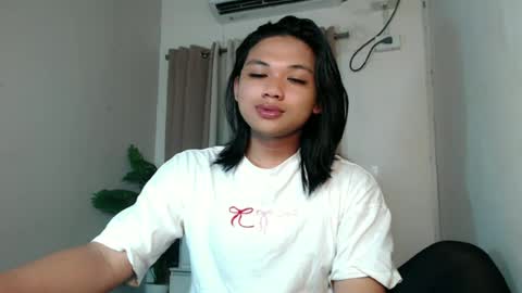 Deluxe online show from July 22, 7:59 pm